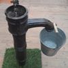 Waterpomp op sokkel Waterpomp op sokkel