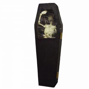 Doodskist met skelet en verlichting