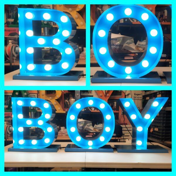 Boy Letters met verlichting