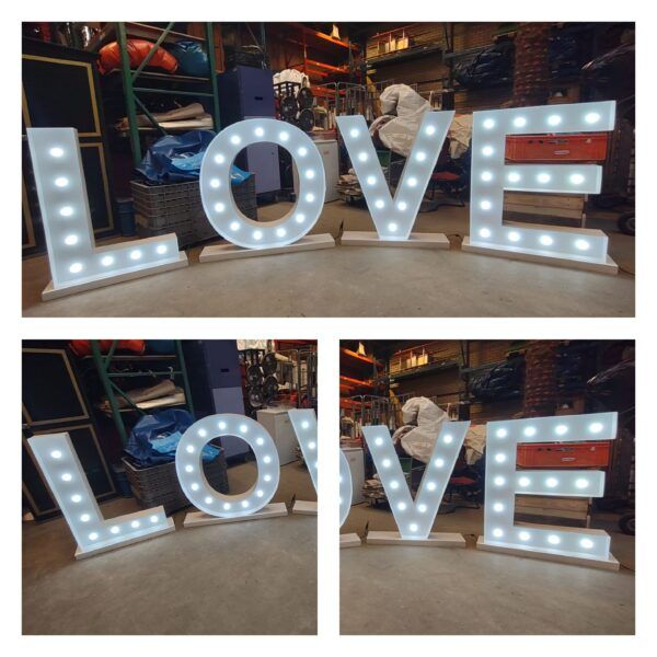 LOVE letters met verlichting