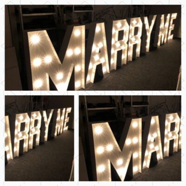 Marry Me letters met verlichting